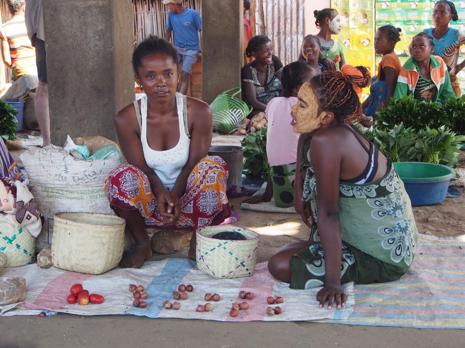 femme cotière et tradition austronesienne de protection du visage