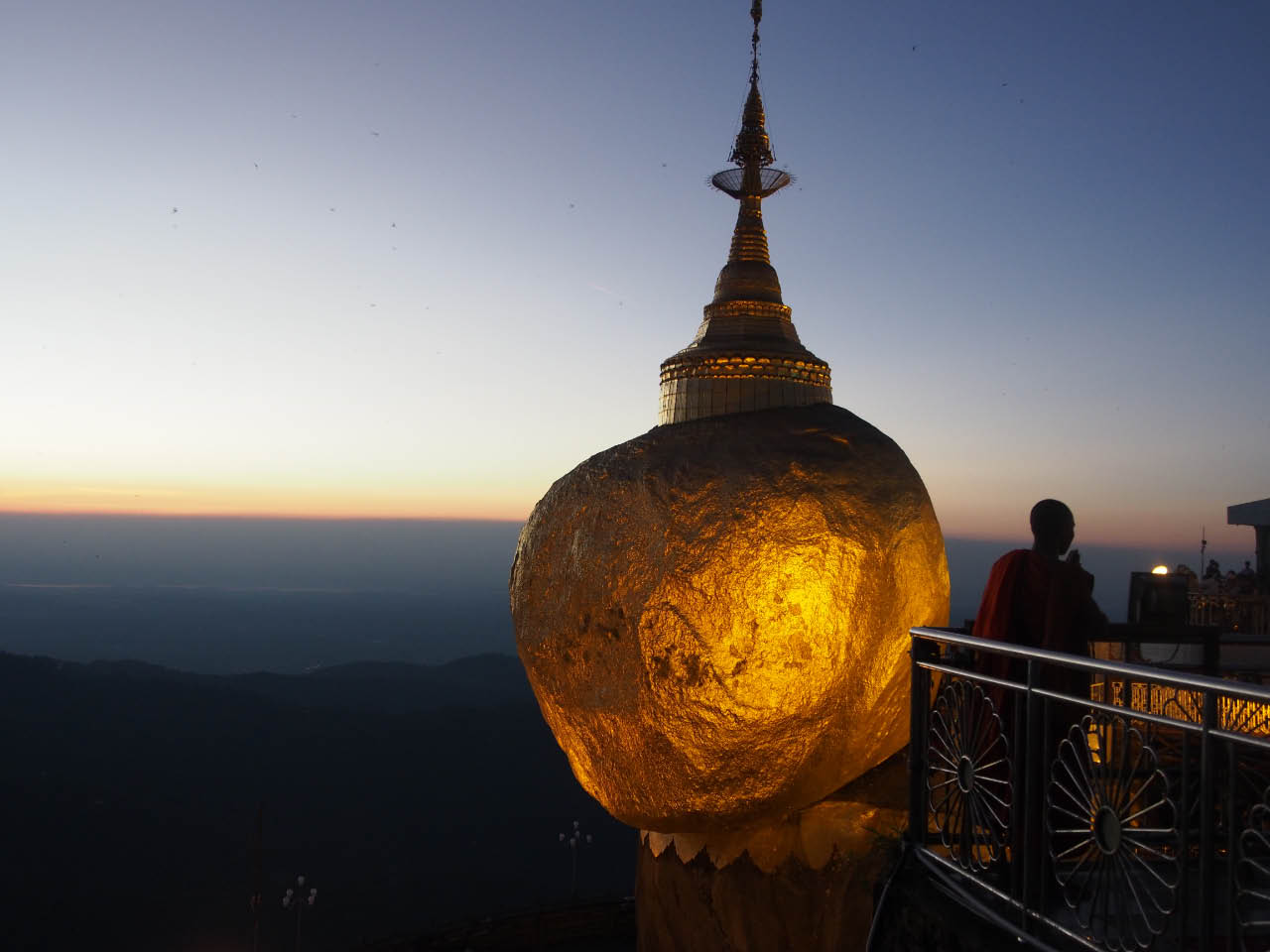 pagode kyaikhto dite du rocher d'or rocher d'or