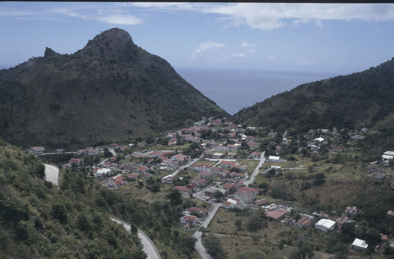 the Botom, "capitale" de l'île the Botom, "capitale" de l'île