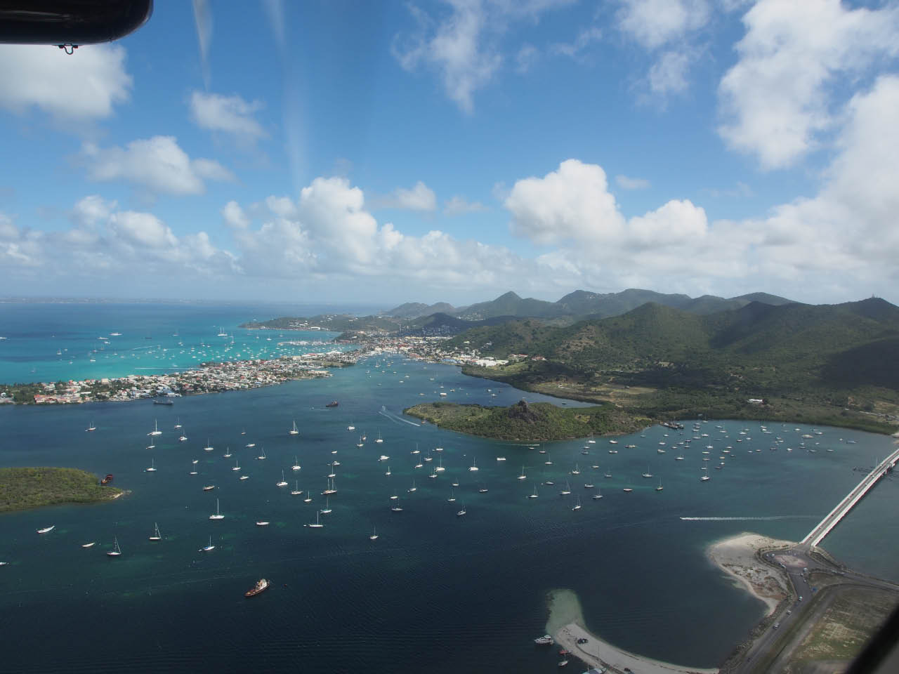 Saint Martin - vers la partie française Saint Martin - depuis la partie hollandaise