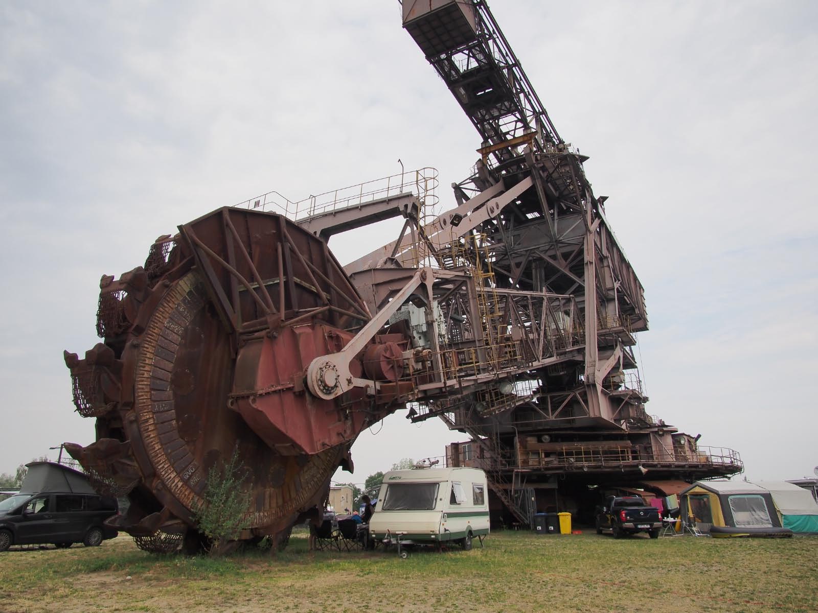 Excavatrice a lignite en Allemagne ( Saxe Anhalt) Excavatrice a lignite en Allemagne ( Saxe Anhalt)