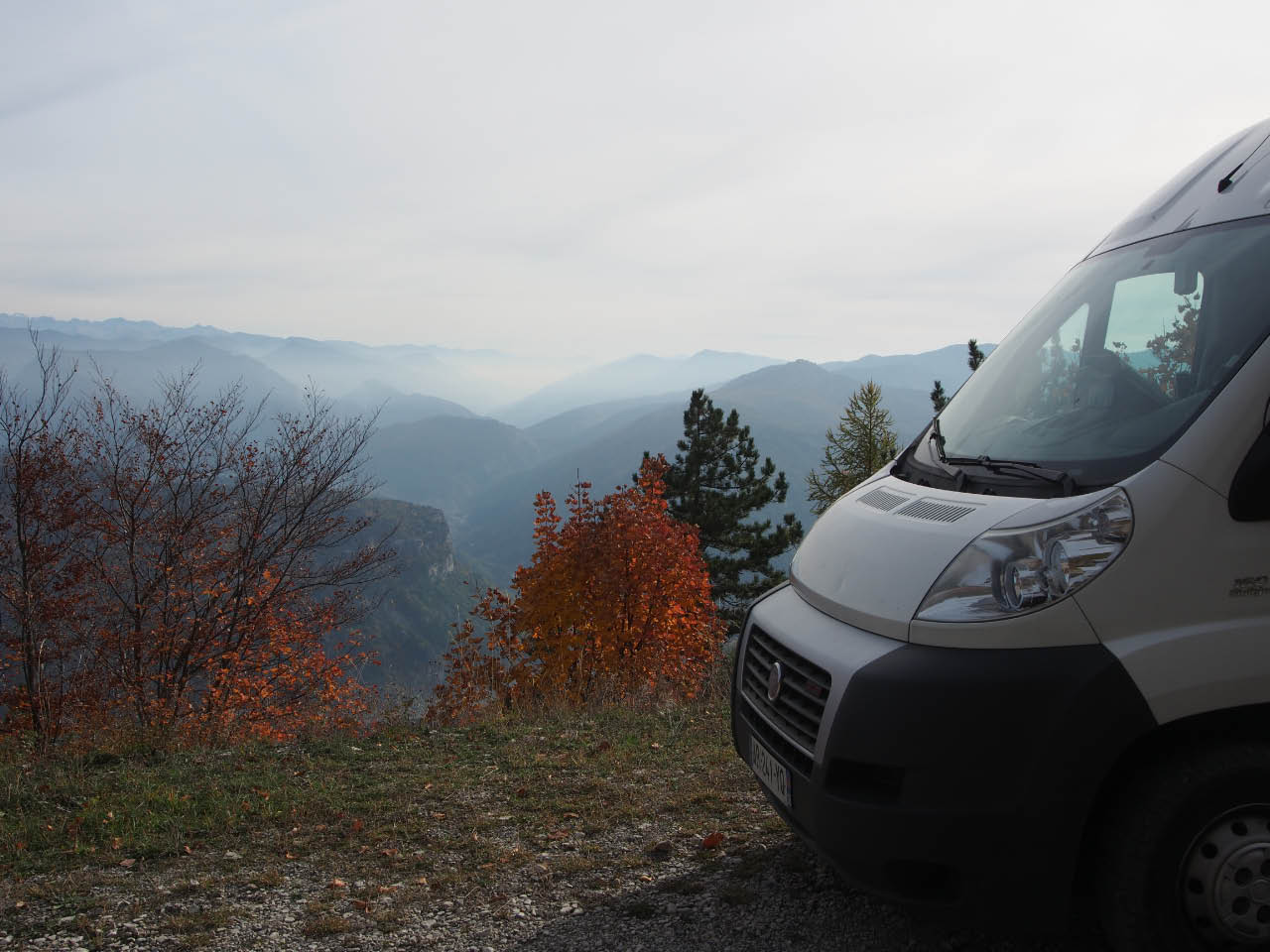 Endroit de stationnement idéal à proximité d'un relais téléphonique pour bénéficier d'un accès Internet haut débit. Thumbnail image