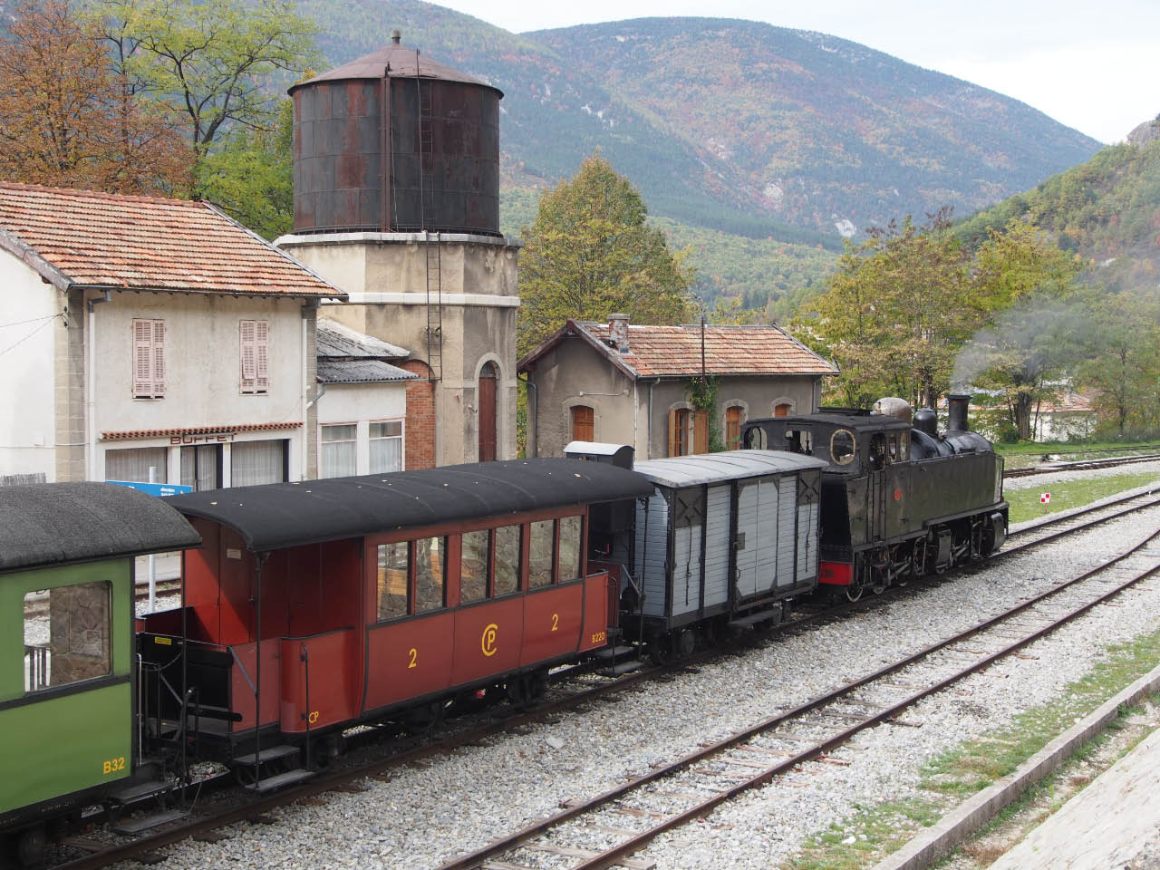 Ancien train des Chemin de fer de Provnce Thumbnail image