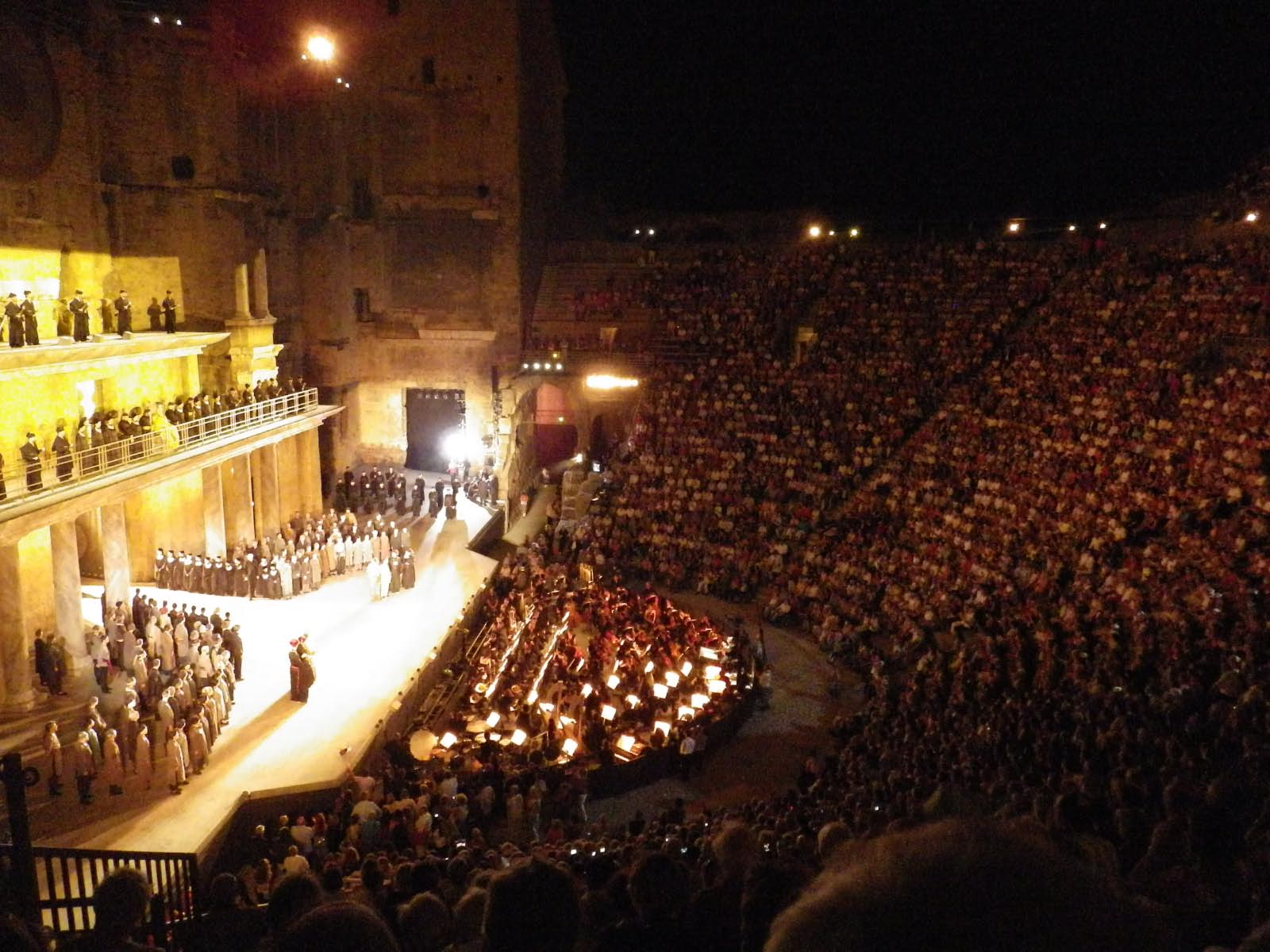 Au théatre d'Orange Au théatre d'Orange
