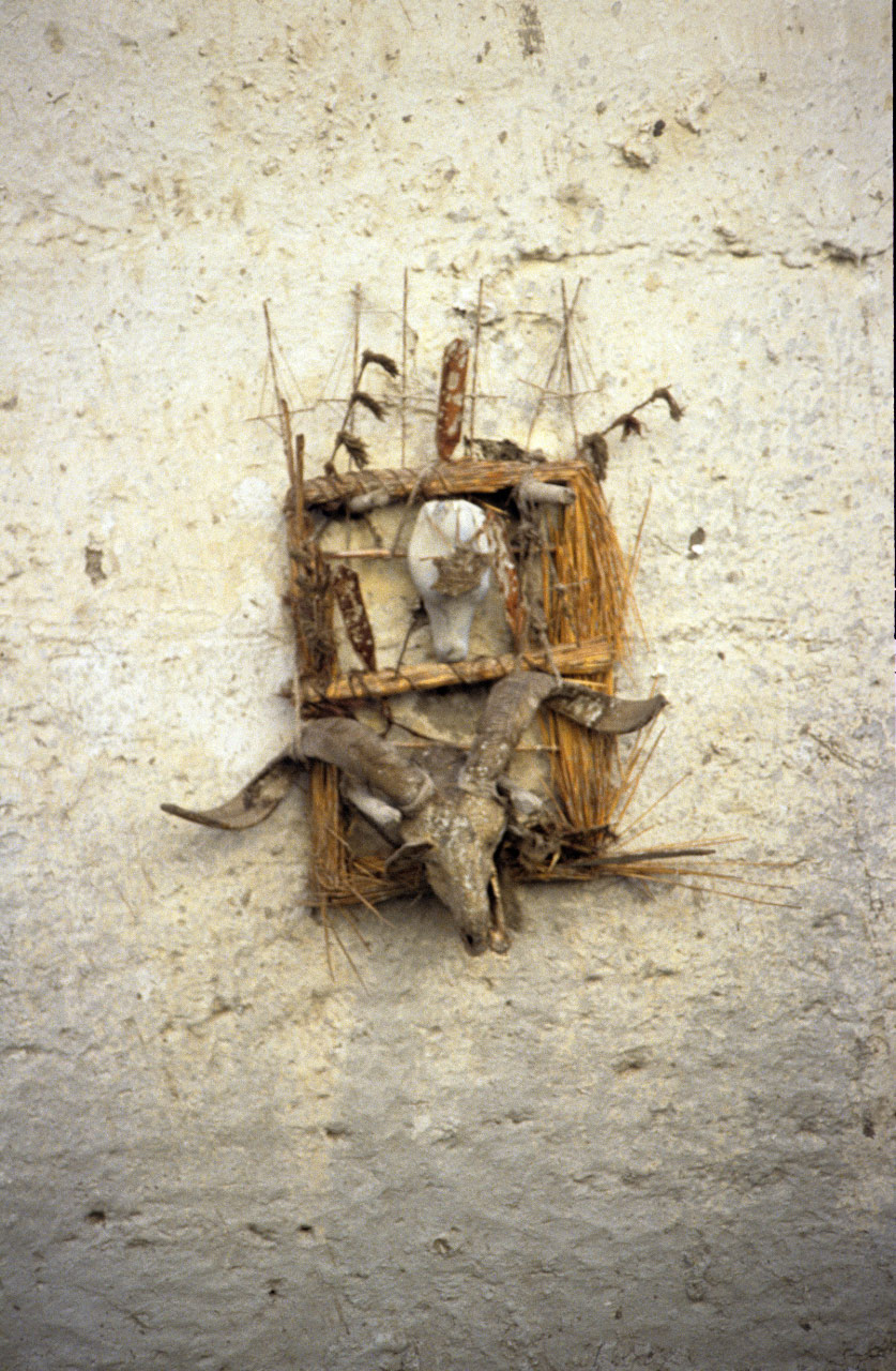 symbole de protection chamanique Objets de manifestation animiste au Mustang (Kagbeni)