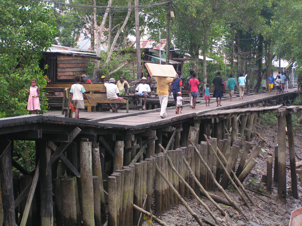 Agat, une petite ville sur pilotis Agat, une petite ville sur pilotis au milieu de la mangrove