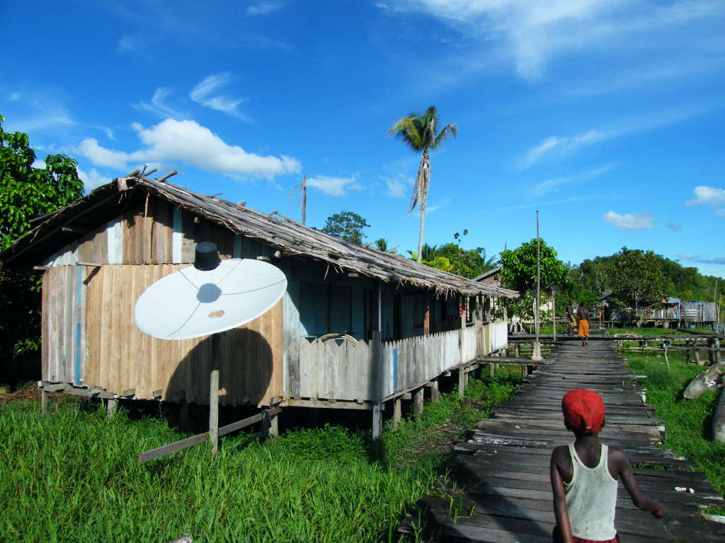 la télévision est un moyen d'indonéaiser les Papous la télévision est un moyen d'indonéaiser les Papous