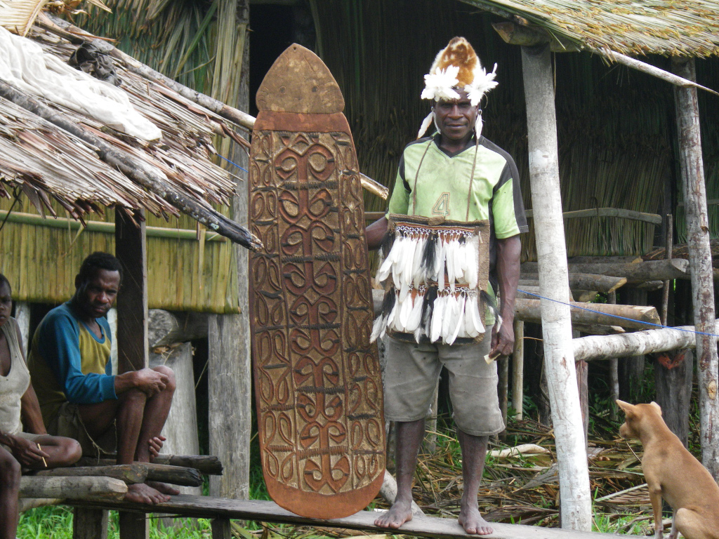 Bouclier Asmat à Weho Bouclier Asmat à Weho