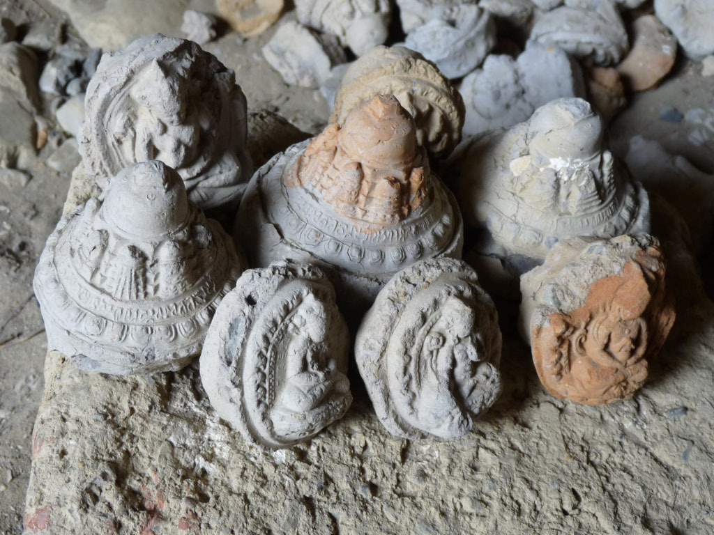 Moulages d'argile a la mémoire des morts (Tsha-Tsah) Moulages d'argile a la mémoire des morts (Tsha-Tsha)